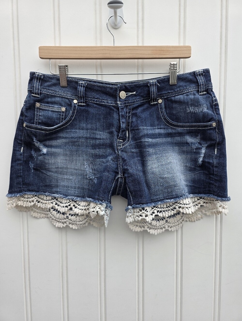 Rock & Roll Cowgirl Distressed Denim Shorts Crochet Lace Hem Womens Size 30